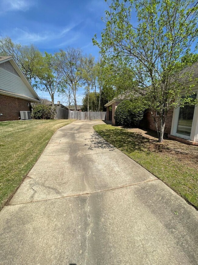 Building Photo - ** 4 bed 2.5 bath located in Sturbridge includes monthly pool service and chemicals ** Call 334-3...