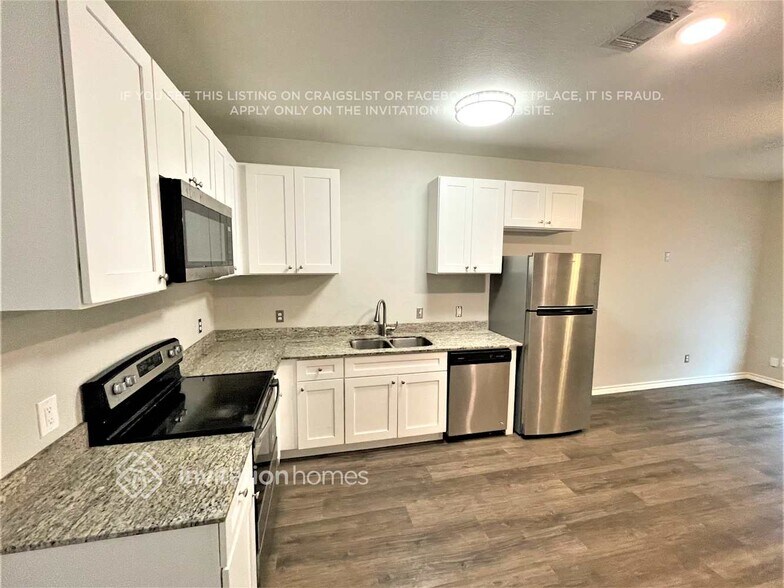 Building Photo - 1944 Melrose St