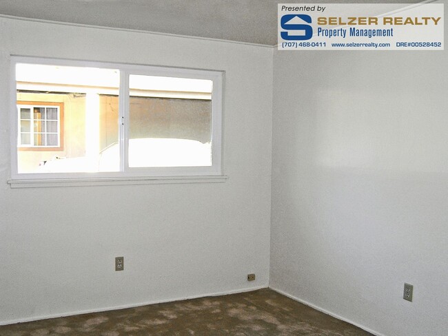 Building Photo - Cozy 3 bd. home within walking distance to...