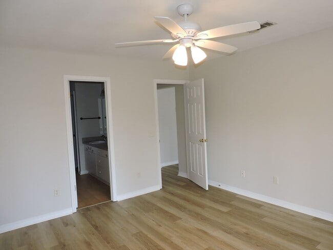 Building Photo - Convenient to NAS & Corry!