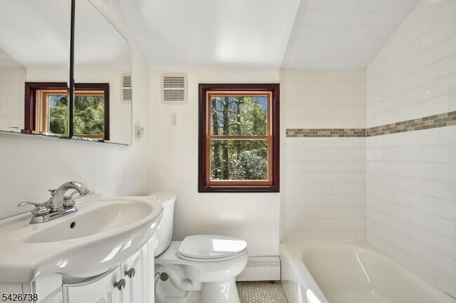 Building Photo - 296 Glen Ave