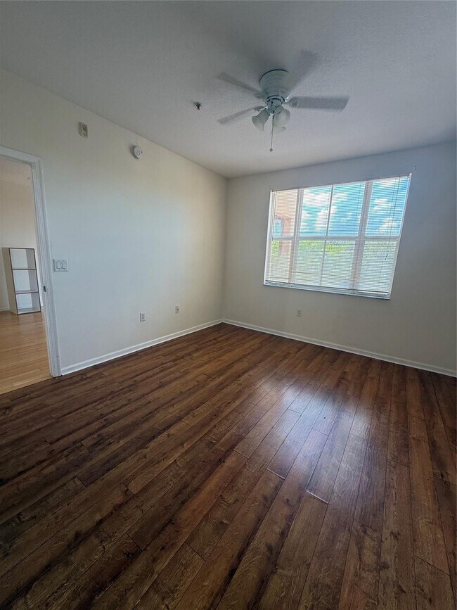Building Photo - 4404 SW 160th Ave