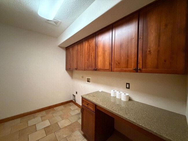 Building Photo - Beautiful 3 Bedroom Single Story Custom Home Plus Office Available Near Tramway Blvd NE & I-40!