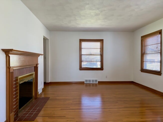 Building Photo - 3105 Burrmont Rd