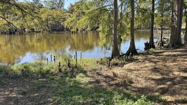 Building Photo - 401 Bayou Oaks Dr