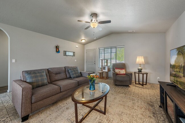Building Photo - 3 bedroom home in Coeur dAlene