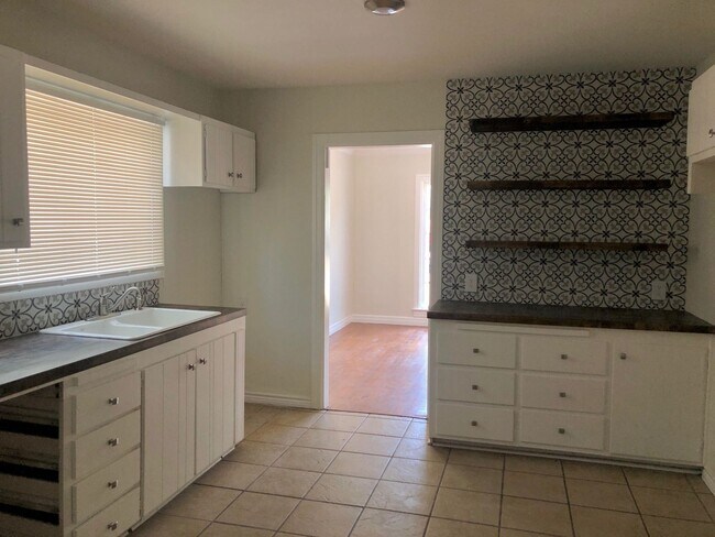 Building Photo - Pre leasing now for August 10th move in!