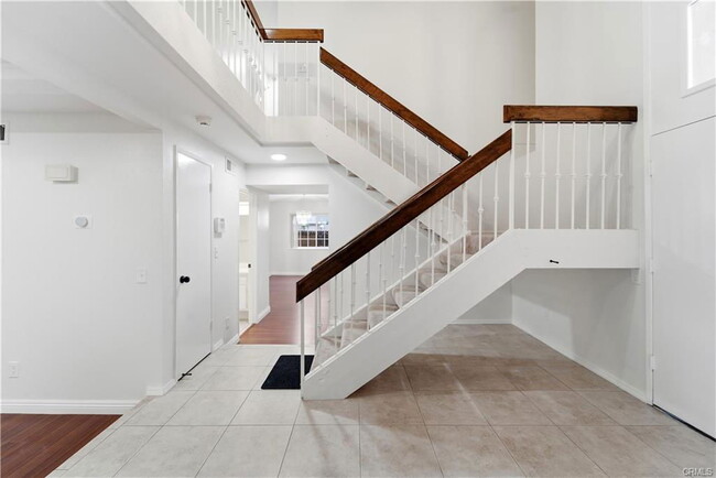 Building Photo - 10000 Hanna Ave