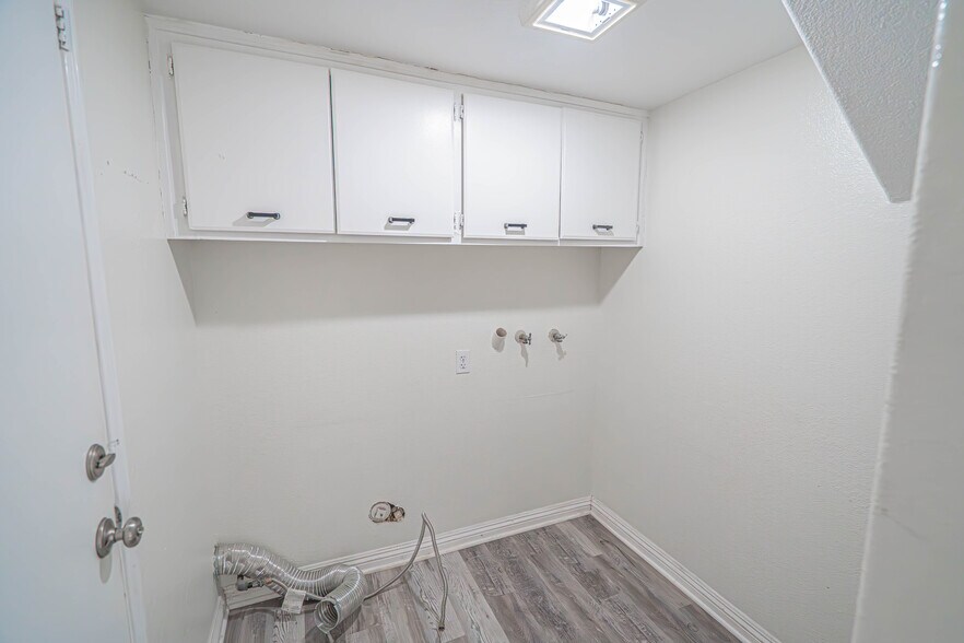 Building Photo - 25535 Chisom Ln