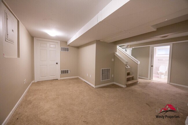 Building Photo - 7548 SW 35th Ave
