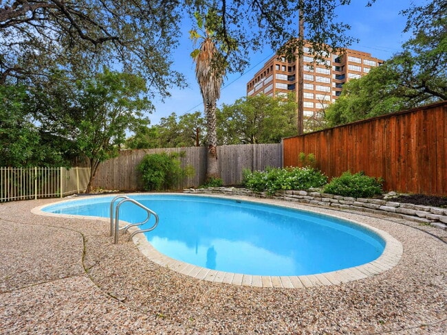 Building Photo - Home with a POOL!