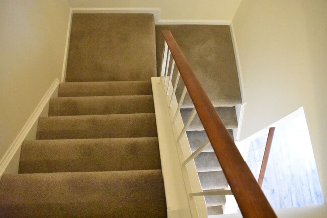 Building Photo - A Great Fairview Commons Townhome!