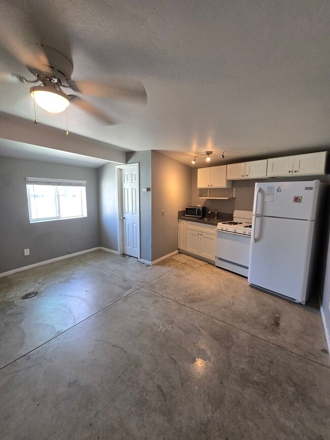 Building Photo - Recessed 1Bd/1Ba in Normal Heights w/ SOLAR + Private Gated Yard!!