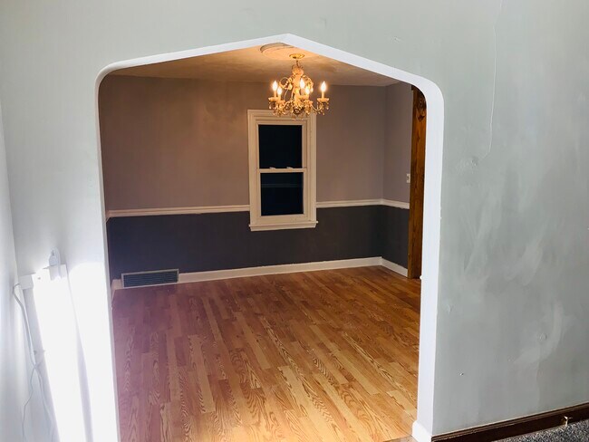 Building Photo - 1015 Willow Dr