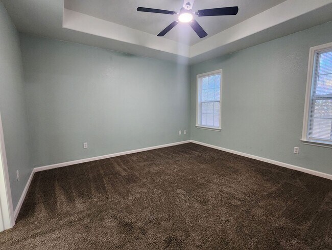 Building Photo - $400 Move In Discount! Comfortable 3-Bedroom Home with Open Layout