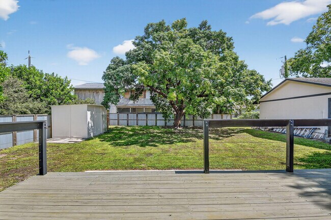 Building Photo - 3532 Coconut Rd