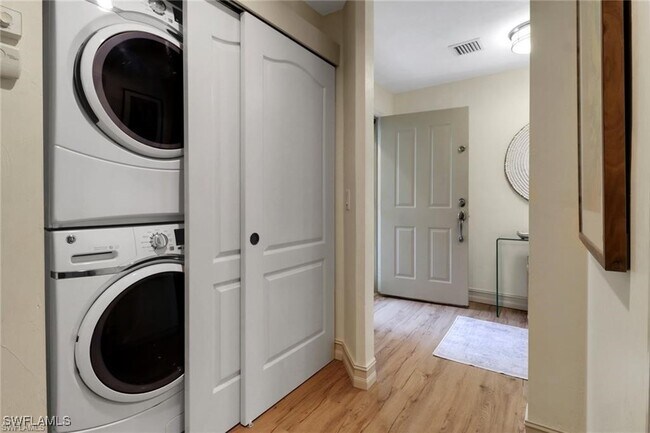 Building Photo - 7008 Pelican Bay Blvd