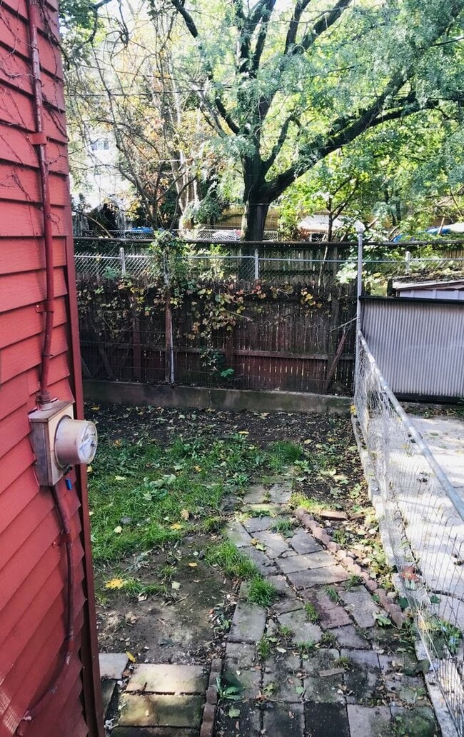 Building Photo - 3 Bedroom 1 Bath House, Yard-Oldtown East ...