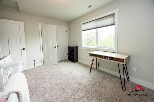 Building Photo - 20948 NE Wistful Vista Dr