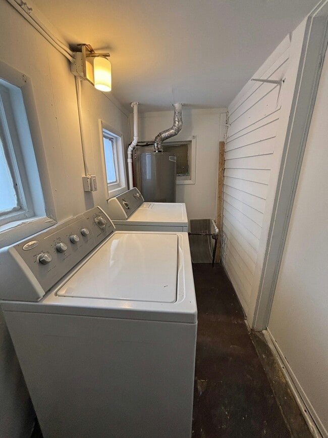 Building Photo - 22065 Linwood