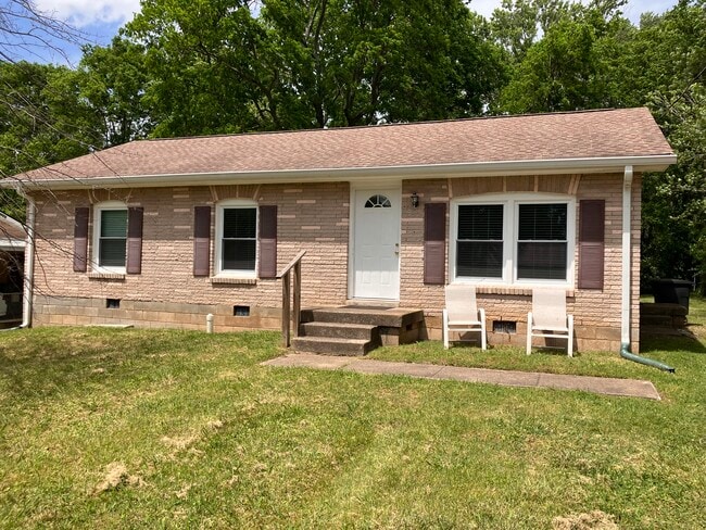 Building Photo - 212 Cedar Dr
