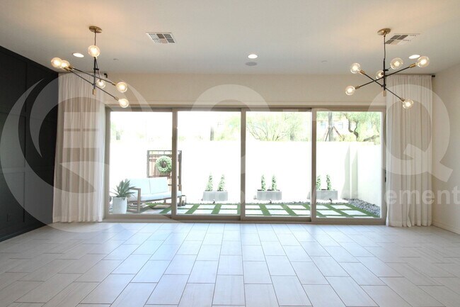 Building Photo - 7330 E Vista Bonita Dr