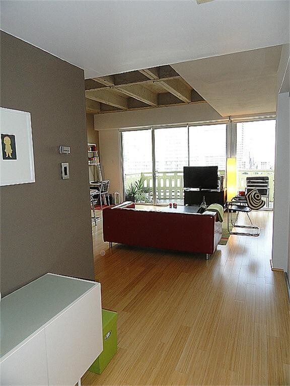 Building Photo - 2016 Main St