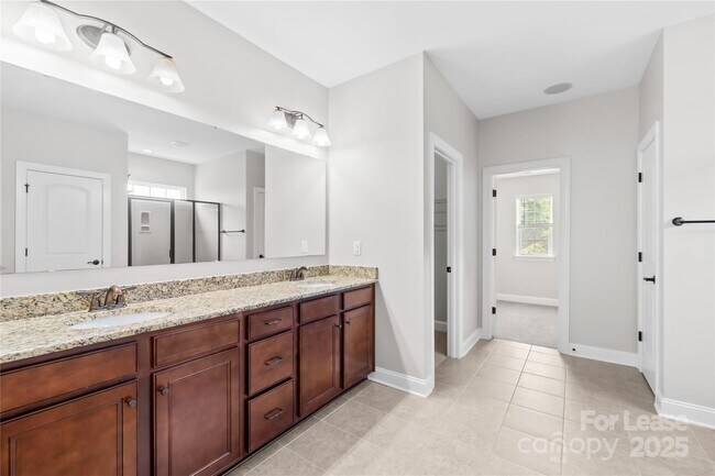 Building Photo - 2136 Laurens Dr