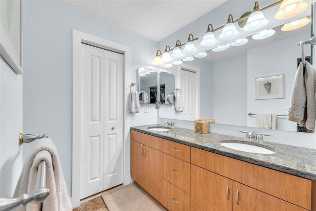 Building Photo - 1012 Spindle Palm Way