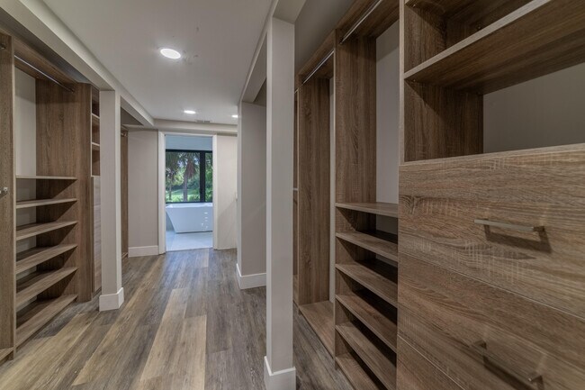 Building Photo - 2517 Presidential Way