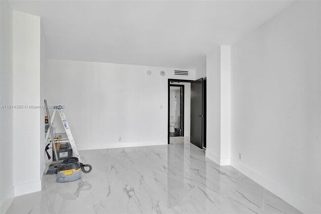 Building Photo - 100 Golden Isles Dr