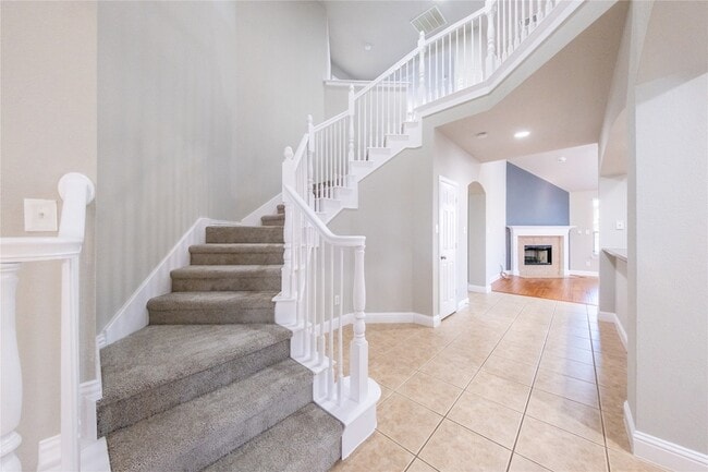 Building Photo - 1067 Valley Vista Dr