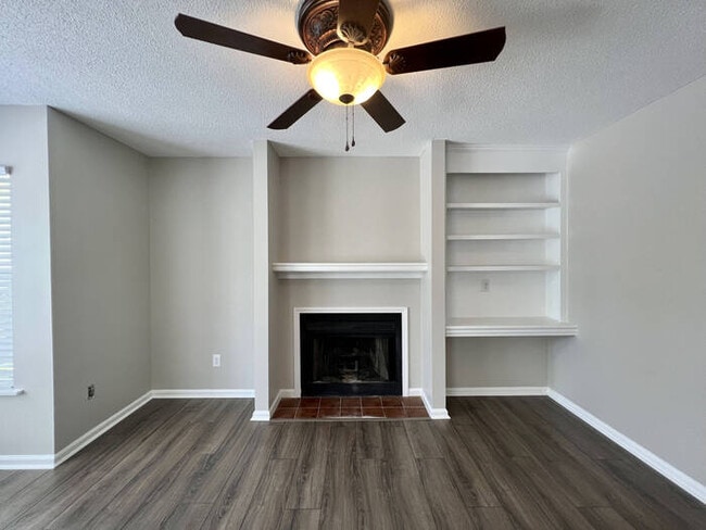 Building Photo - 21A Battery Walk Court