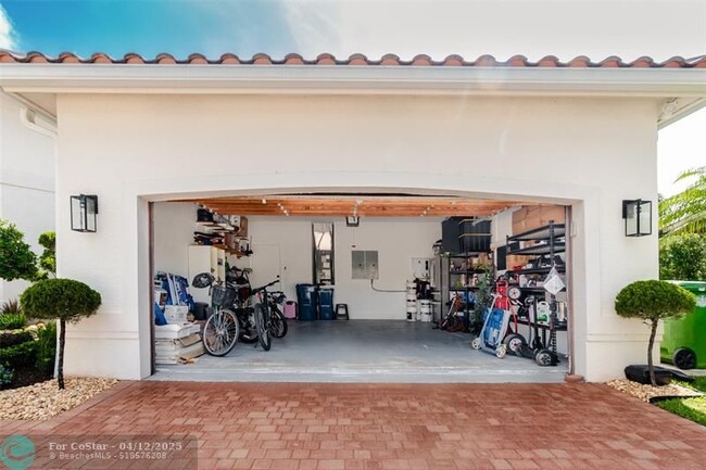 Building Photo - 2563 Jardin Ln