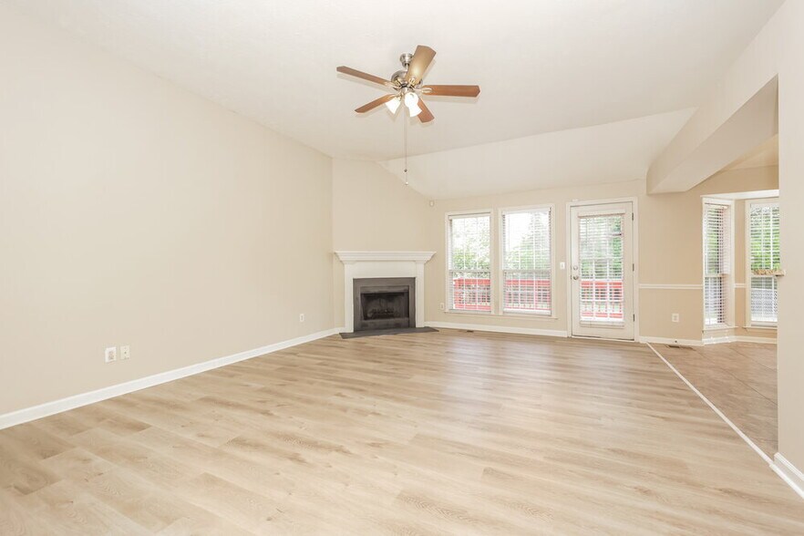 Building Photo - 901 Tal Ln