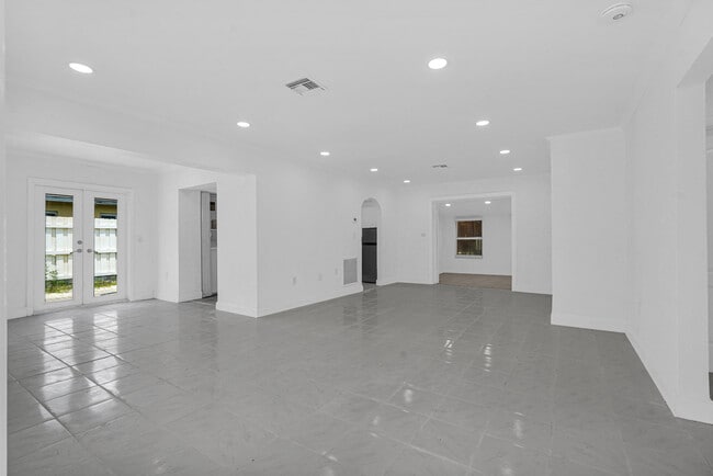 Building Photo - 6621 Perry St
