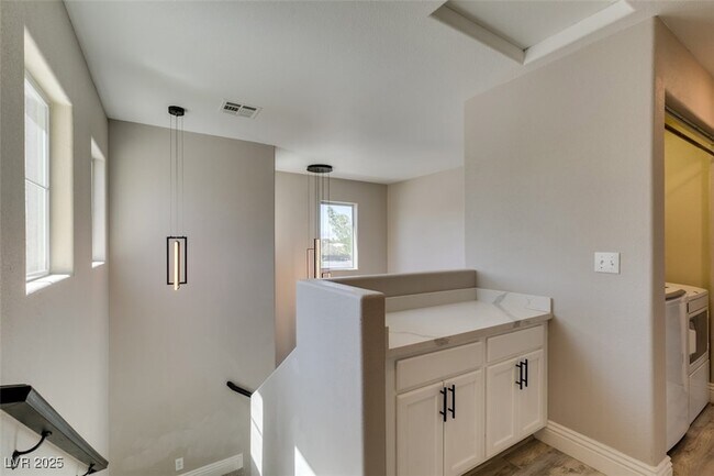 Building Photo - 3792 Autumn King Ave