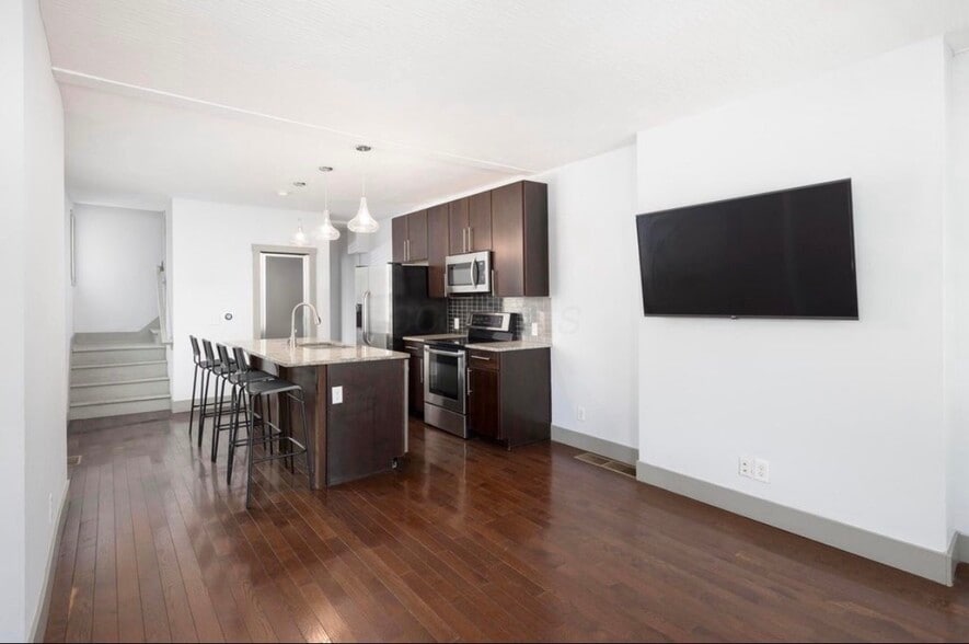 Building Photo - 2411 Indianola Ave