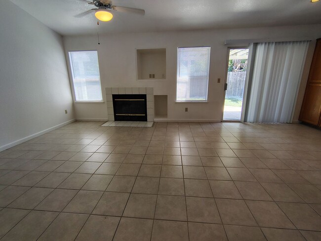 Building Photo - 4920 Apple Farm Ln
