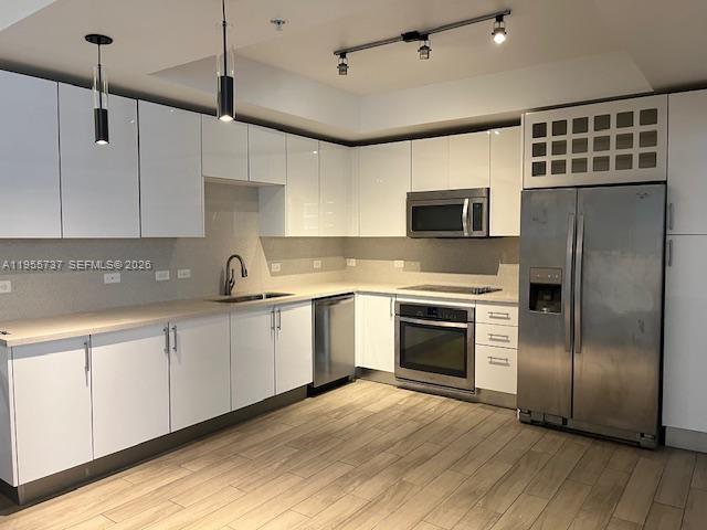 Building Photo - 999 SW 1st Ave