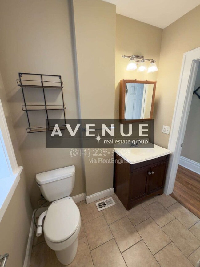 Building Photo - 4938 Walsh St