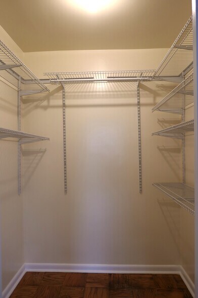 Building Photo - 6631 Wakefield Dr