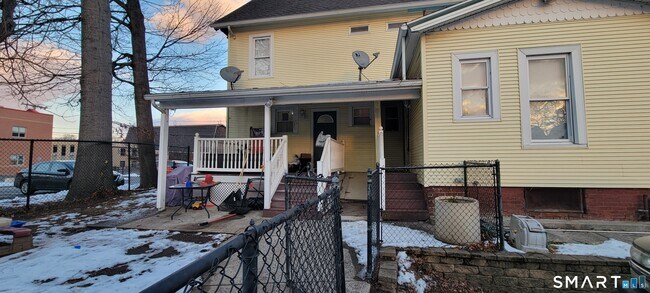 Building Photo - 130 Church St