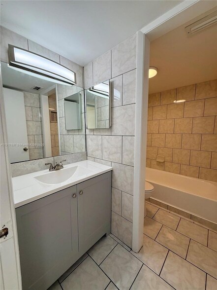 Building Photo - 1303 S Liberty Ave