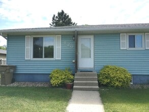 Building Photo - 818/820 6th St NE