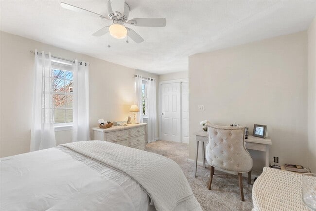 Building Photo - 320 Newbury St