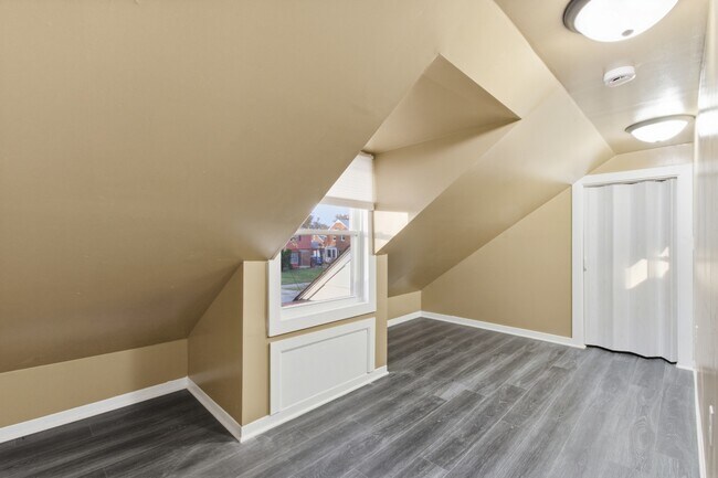 Building Photo - 10934 Nottingham Rd