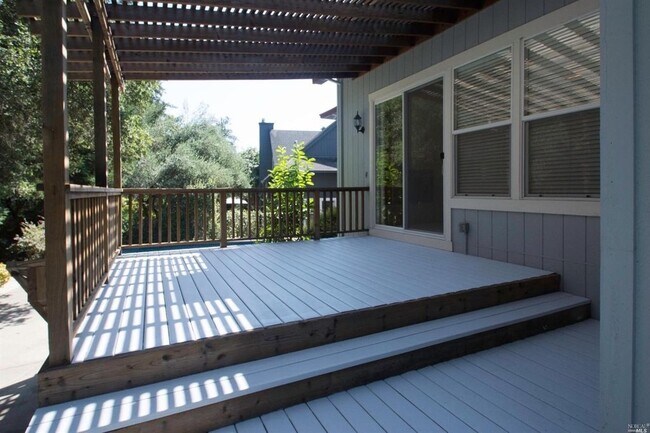 Building Photo - Beautifully Updated 5 Bedroom, 4 Bath Home...