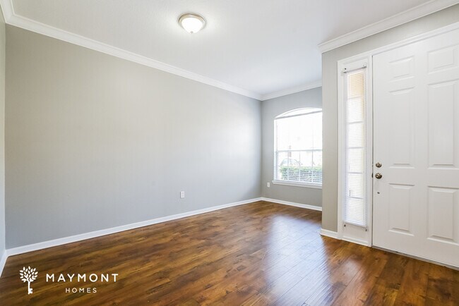 Building Photo - 4 Bedroom Townhome in Orlando