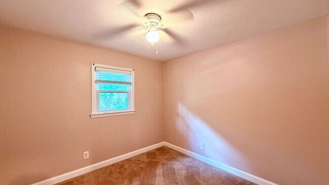 Building Photo - Lithia Springs 3 Bed-1 Bath Stepless Ranch, Private Lot, Carport